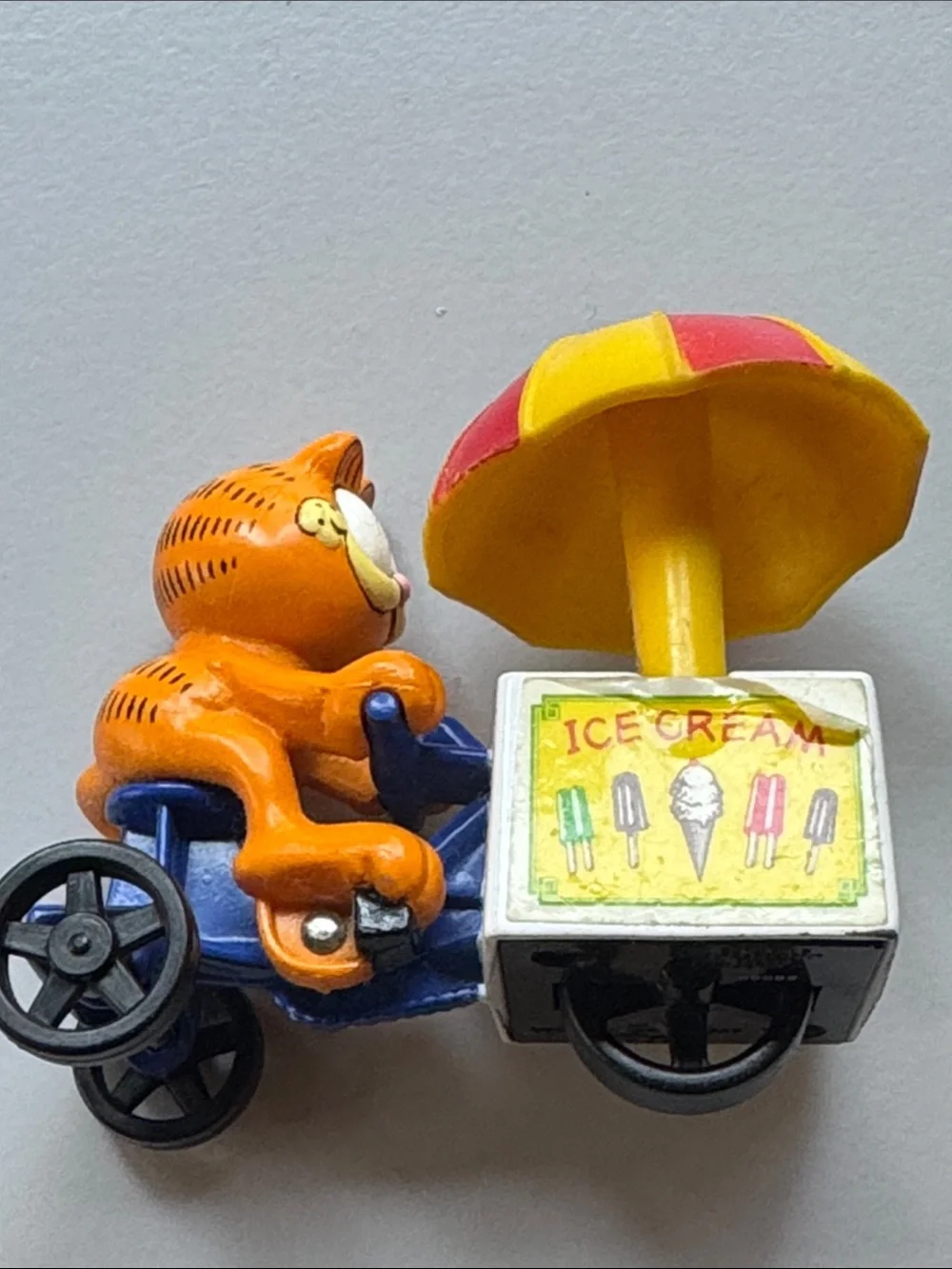 Vintage Ertl Garfield Ice Cream Cart Tricycle Toy